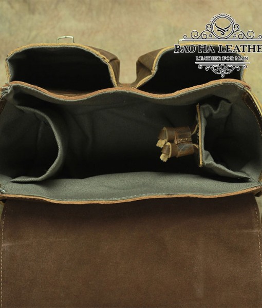 Ngăn chính bên trong túi được chia thêm 2 ngăn nhỏ để phụ kiện hoặc ống kính, phía trước thêm 2 ngăn nhỏ
