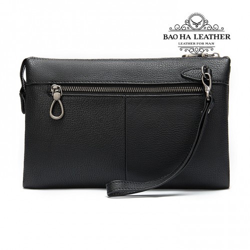 Mặt sau Clutch có thêm 1 ngăn khóa kéo