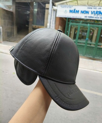 Mũ có thiết kế che tai gập vào được bên trong