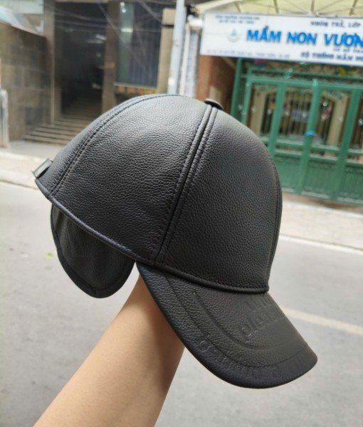 Mũ có thiết kế che tai gập vào được bên trong